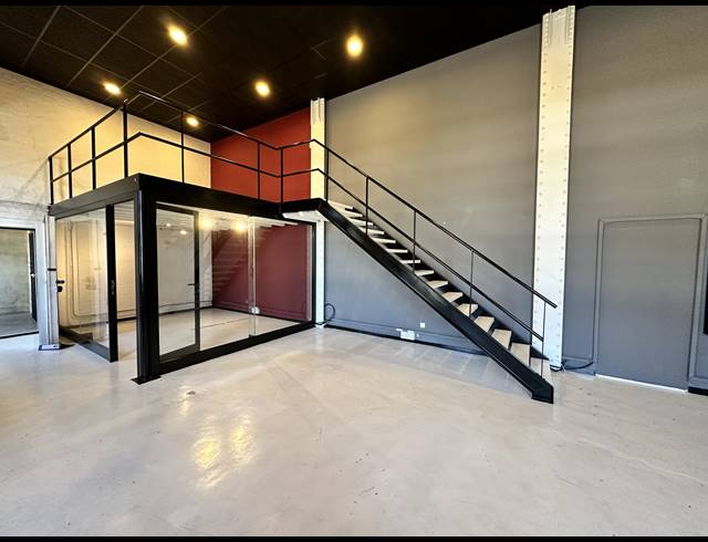 105M² OFFICE TO LET IN WOODSTOCK